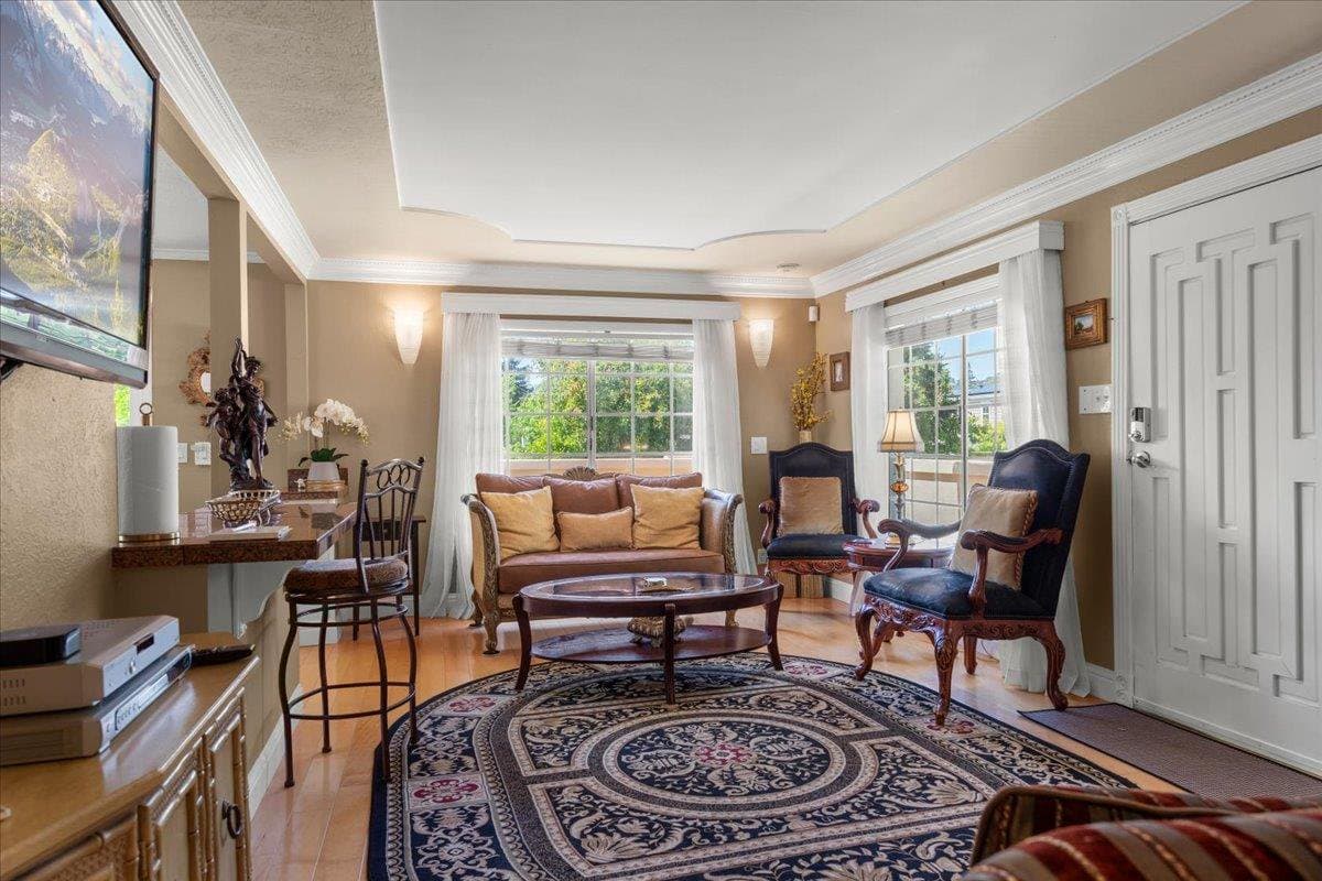 1176 Laurel Street - Photo 3