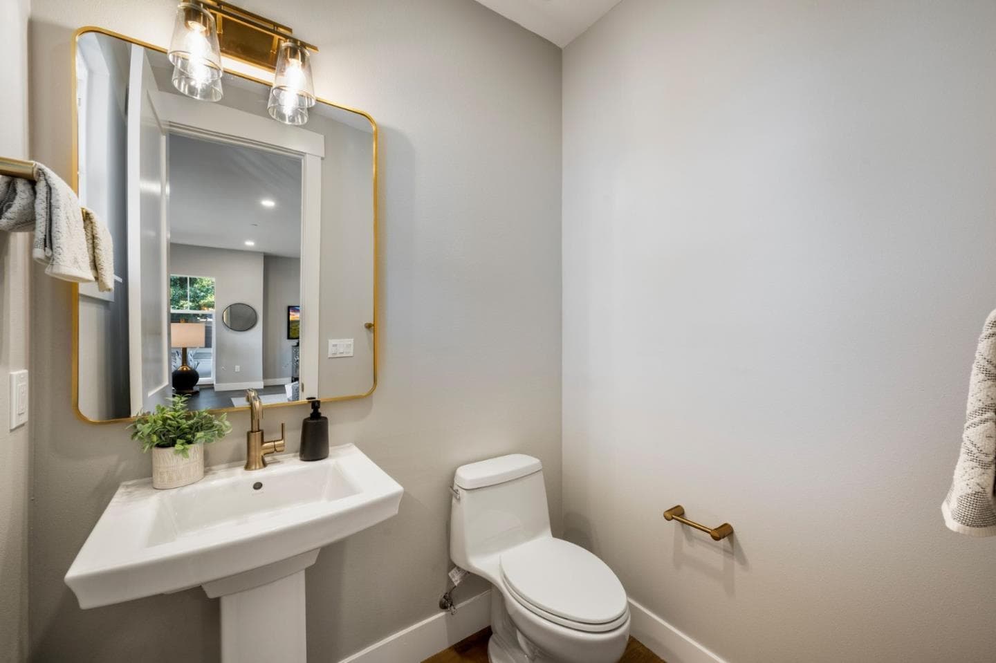 4911 Vivi Place - Photo 3