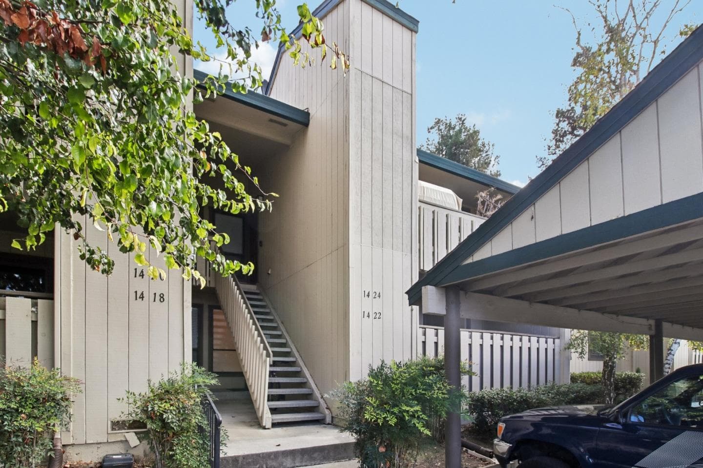 1422 Capurso Way - Photo 2