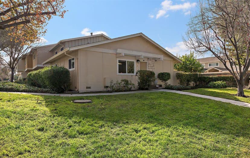 1 Comstock Queen Court - Photo 1 of 8