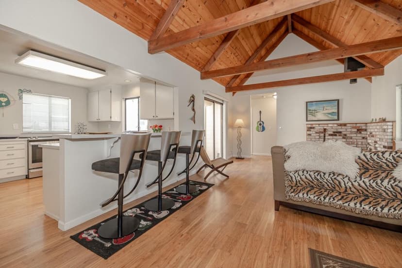 702 Beverly Avenue - Photo 1 of 8