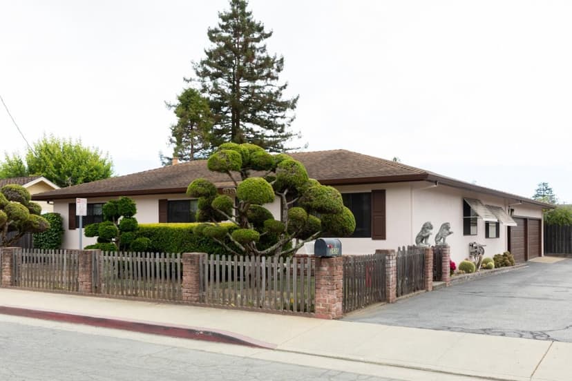 2520 Howe Street - Photo 1 of 8