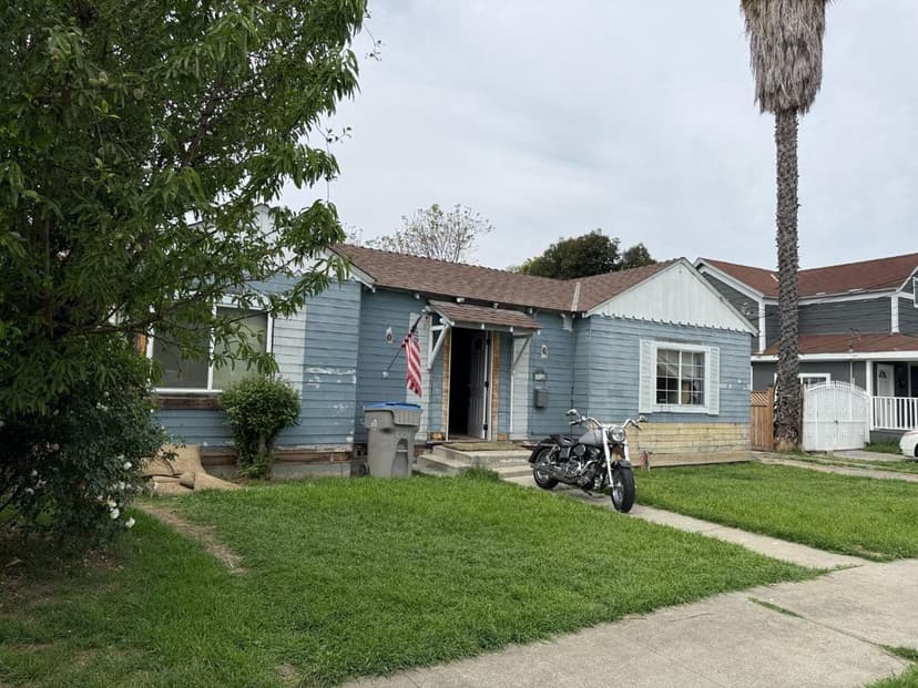 581 Illinois Avenue - Photo 1 of 8