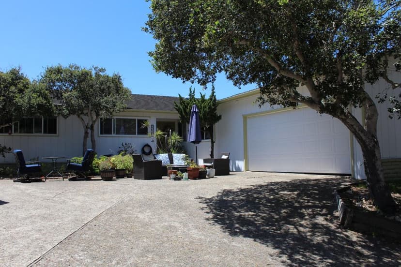 15480 Oak Hills Drive - Photo 1 of 8