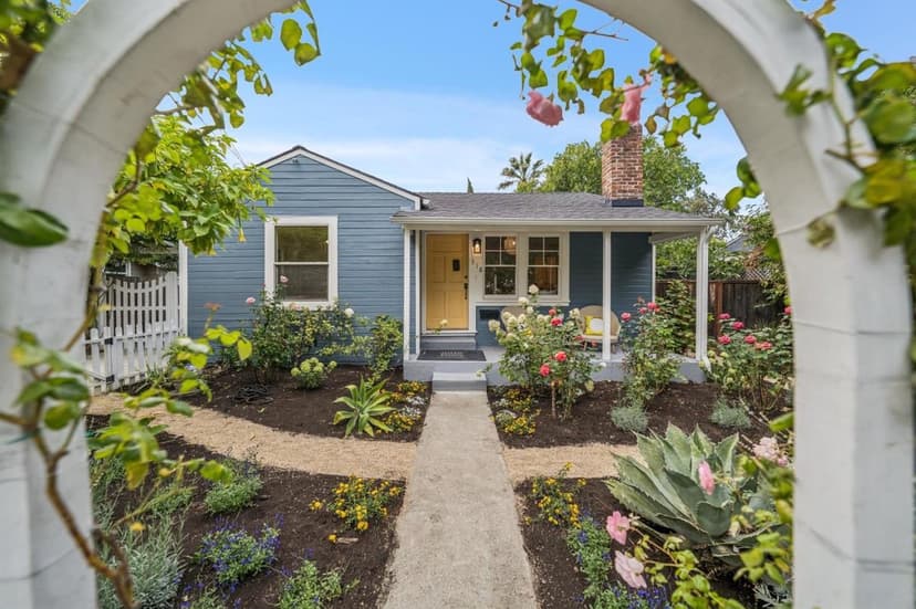 318 Oak Avenue - Photo 1 of 8