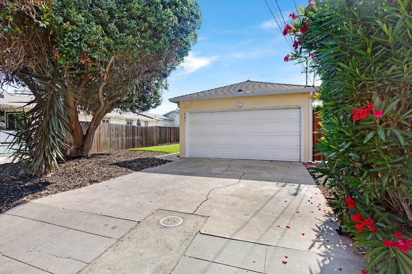 662 Drake Street - Photo 1 of 8
