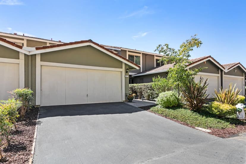 61 Thousand Oaks Street - Photo 1 of 8