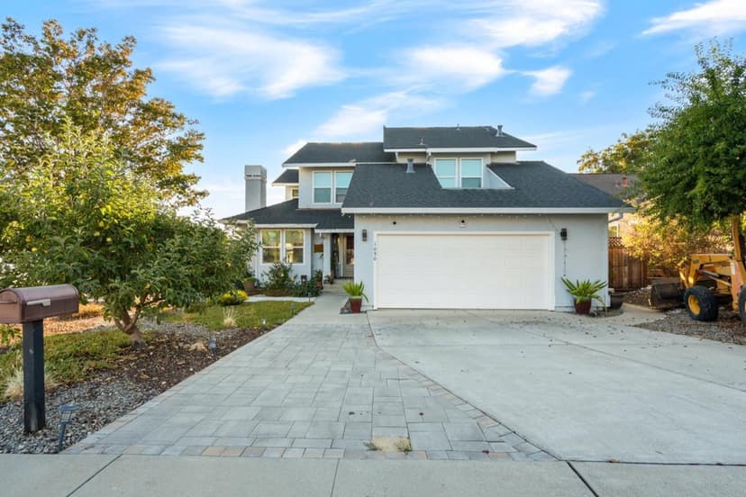 1090 Los Altos Drive - Photo 1 of 8