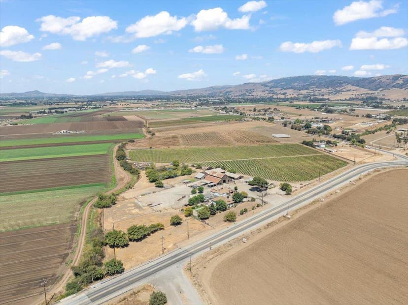 2675 Pacheco Pass Highway - Photo 1 of 8