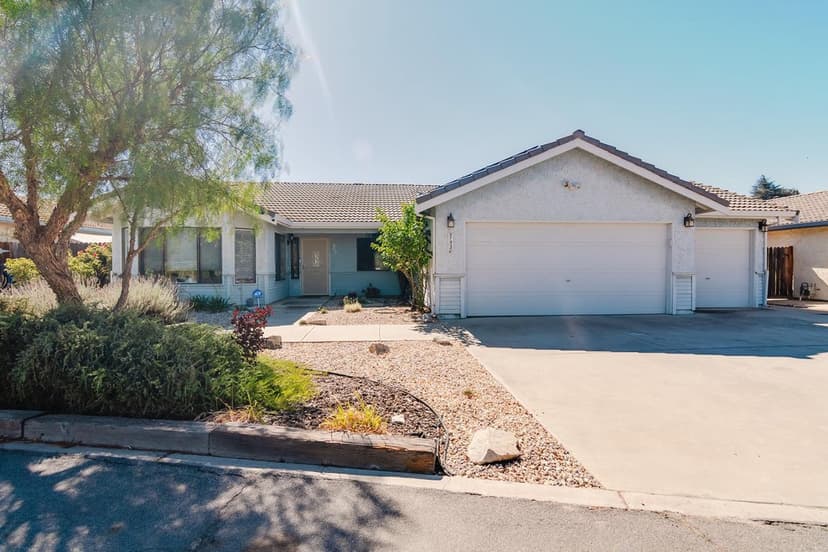 51530 Pine Creek Place - Photo 1 of 8