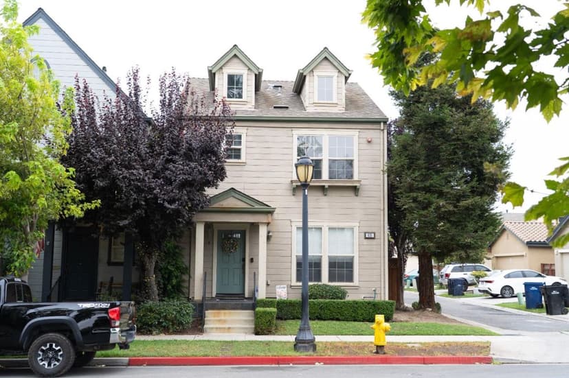 635 Sherwood Avenue - Photo 1 of 8