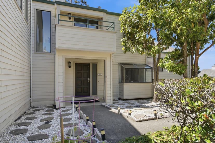 39 Appian Way #C - Photo 1 of 8