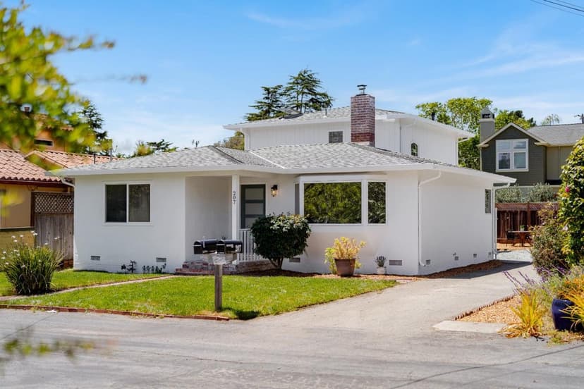 207 Kingsbury Drive - Photo 1 of 8
