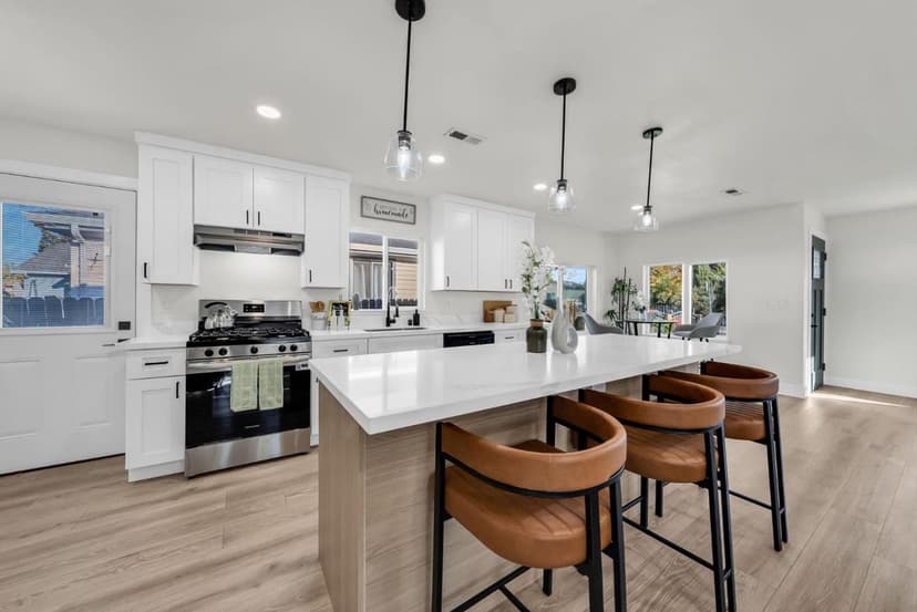 1539 San Fernando - Photo 1 of 8