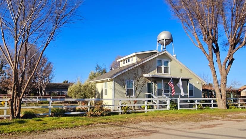 62420 Railroad Street - Photo 1 of 8