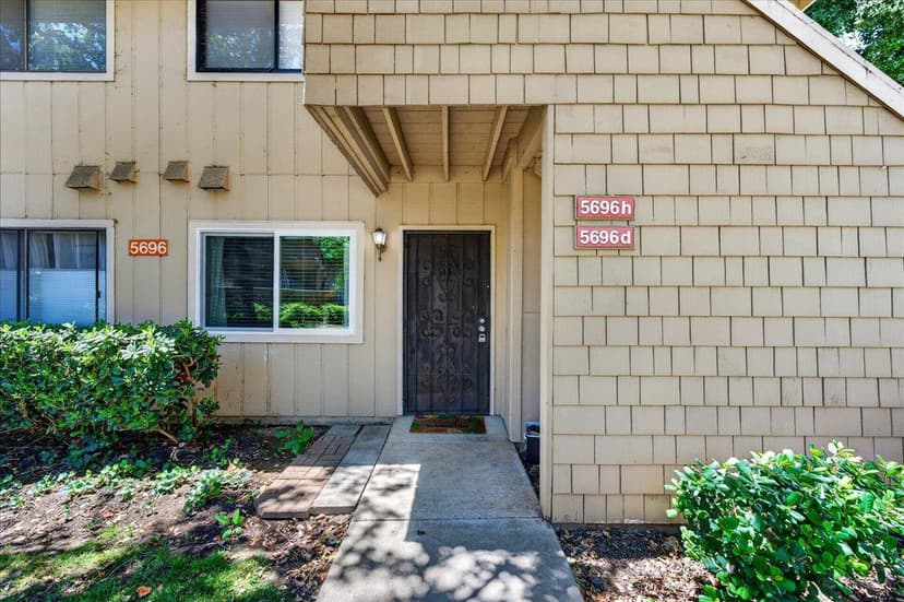 5696 MAKATI Circle #D - Photo 1 of 8