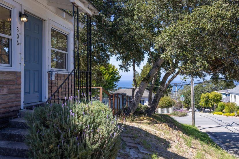 306 9th Street - Photo 1 of 8