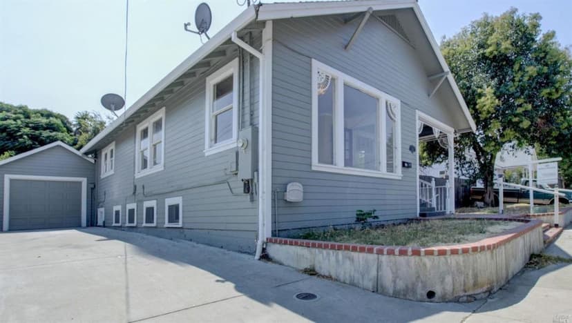 206 Crest Street - Photo 1 of 8