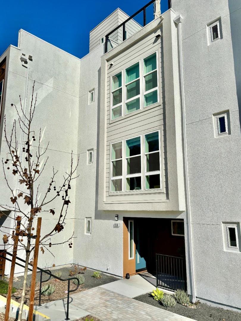 210 Verandah Avenue - Photo 1 of 8