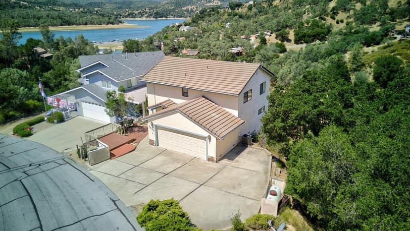2537 Shoreline Road - Photo 1 of 8
