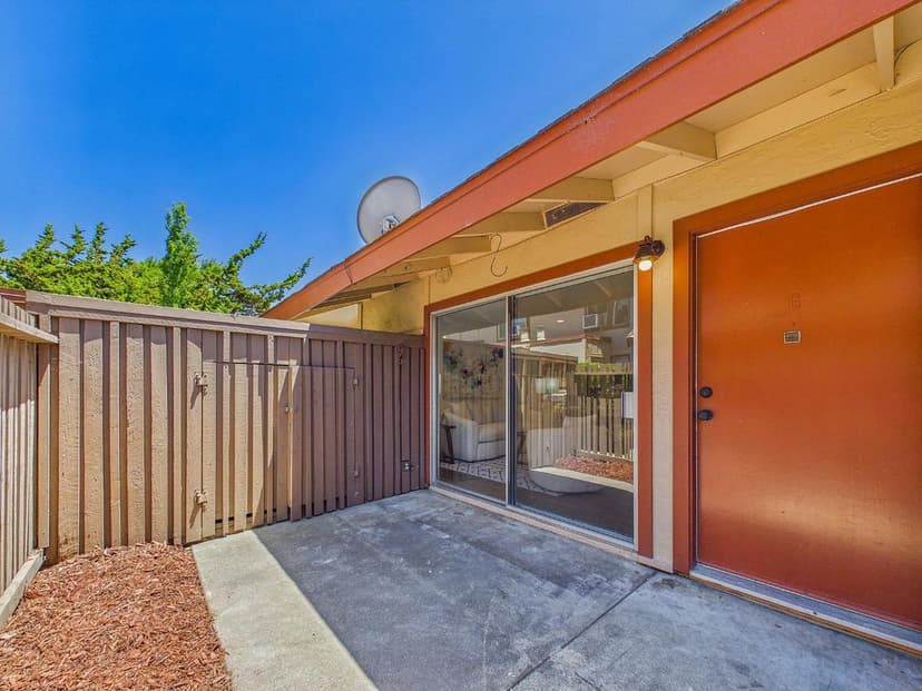 215 Red Oak Drive #G - Photo 1 of 8