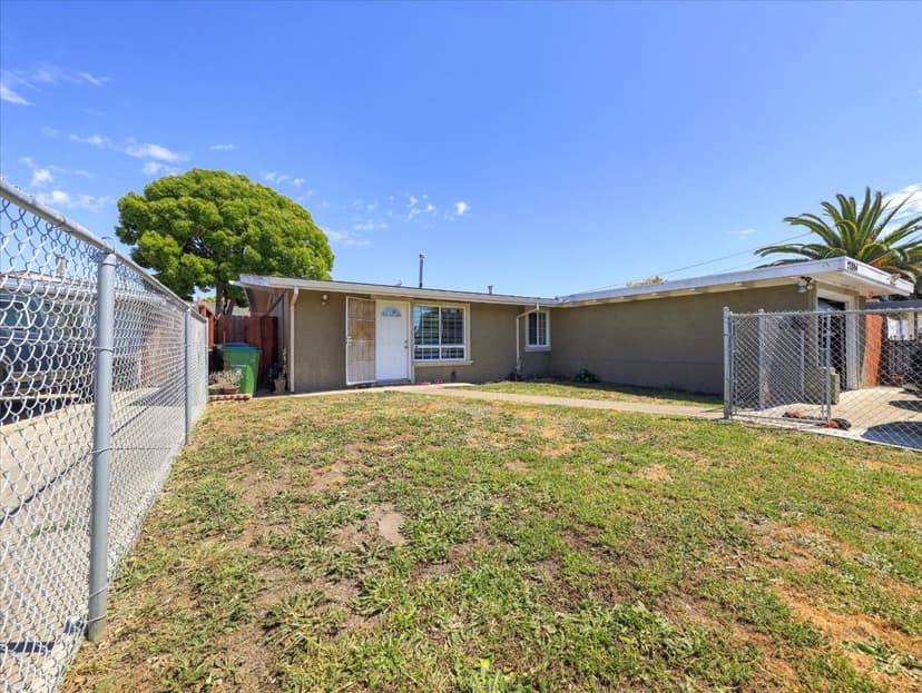 27894 Biscayne Avenue - Photo 1 of 8